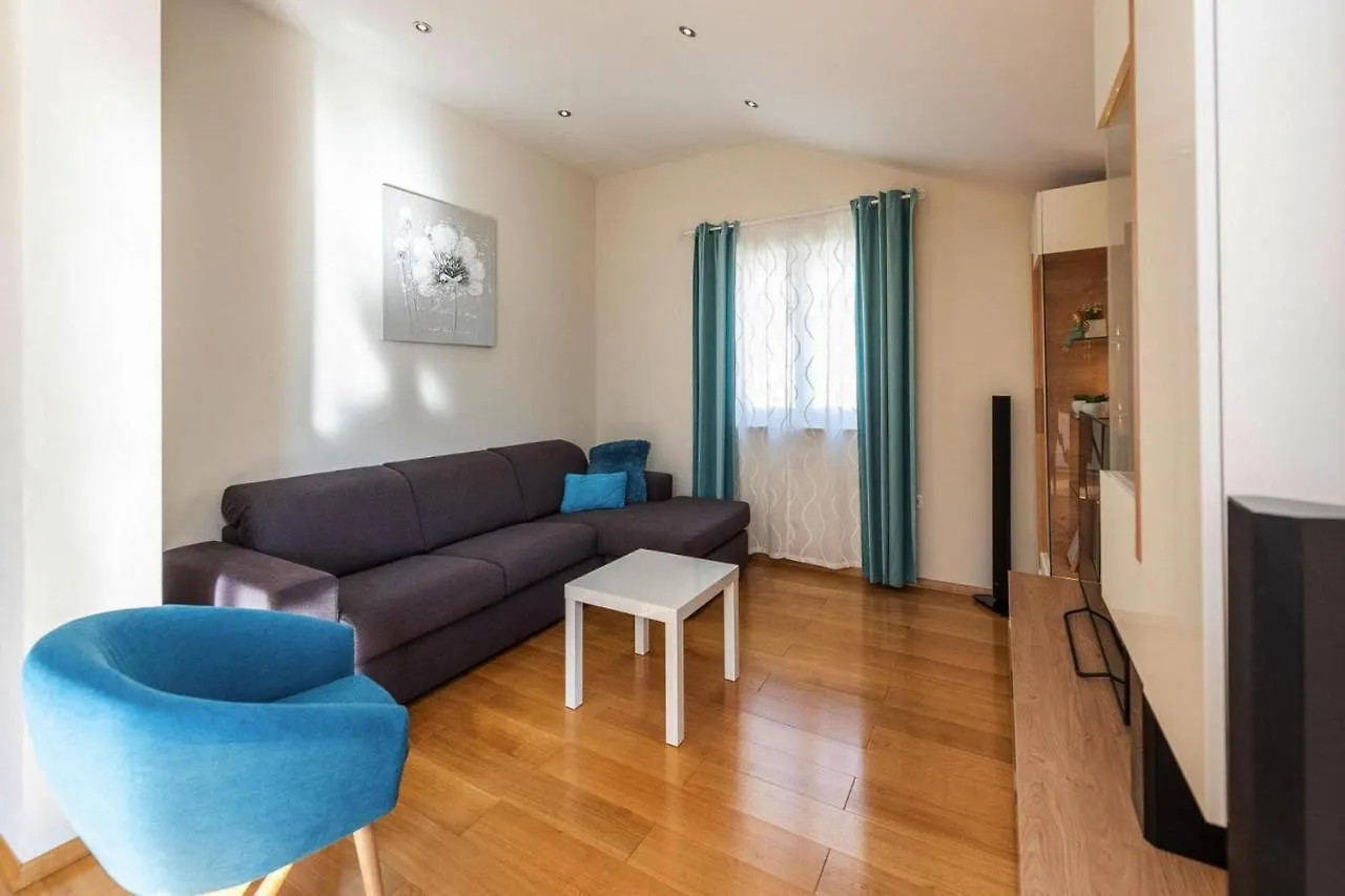 Holiday Home In Petrcane